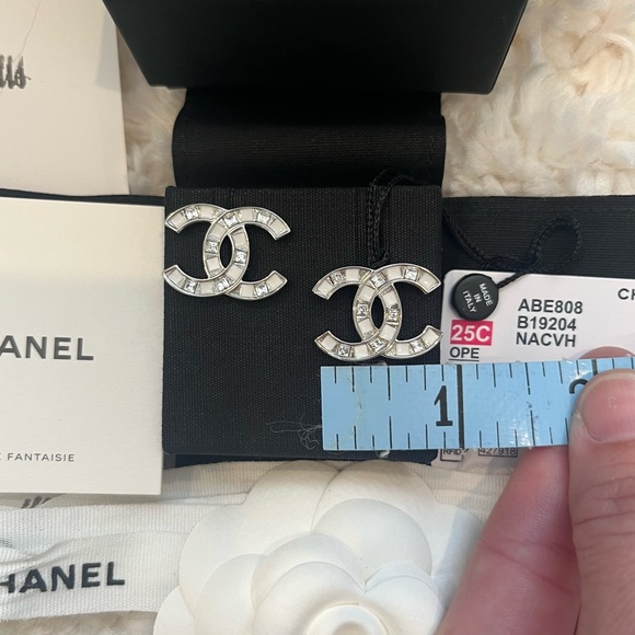 Chanel 15C White silver and Crystal cc logo earrings - NEW with TAGS & RECEIPT! - Picture 7 of 8